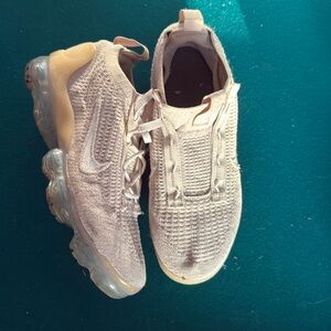 Women’s Nike vapor max shoes 8.5